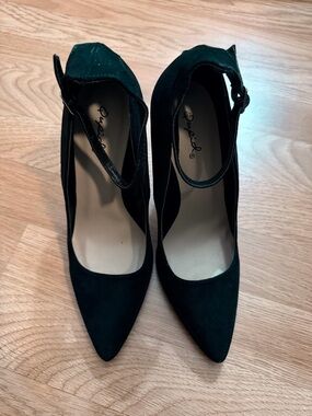 Qupid Black Pointed-Toe Ankle-Strap Heels